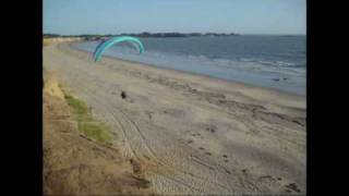 preview picture of video 'Parapente à Penestin, soaring bord de mer'