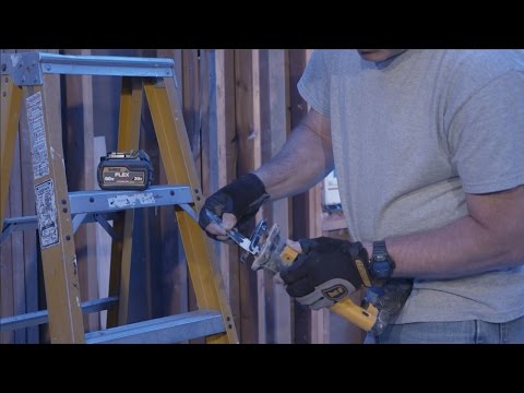 Dewalt Portable Power Station with 20V MAX 4.0 Ah and FlexVolt 6.0 Ah Batteries DCB1800M3T1