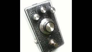 Video thumbnail for IdiotBox Effects Static Fuzz Quick And Dirty Demo by atarimatt