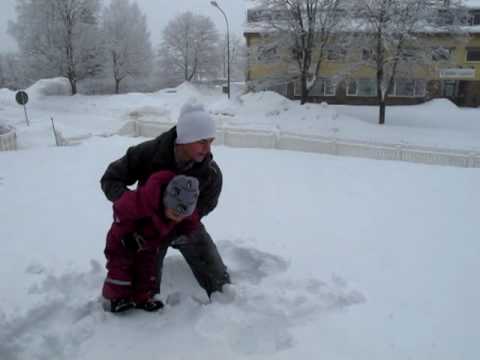 Elina kollar snödjup!