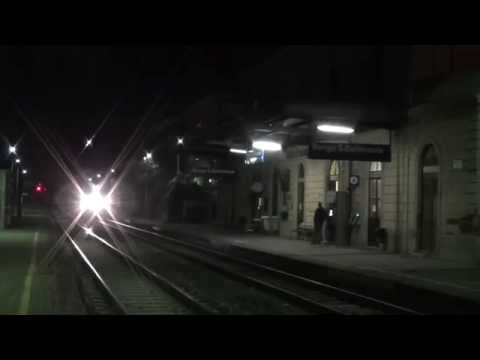 JAZZ ETR 425.012 ARRIVA IN STAZIONE DI SERA A BORGO S.D. - 29 - 8 - 2014.