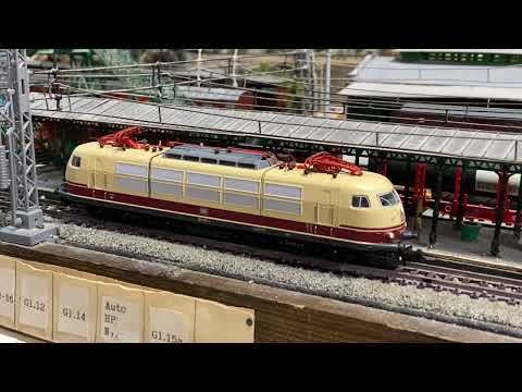 Die neue BR 103 von Minitrix 16345