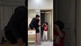 Download lagu ADEK NGAGETIN KAKAK vs KAKAK NGAGETIN ADEK mp3