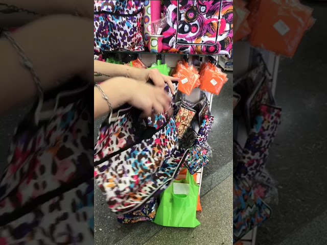 Vídeo relacionado con Bolsa plegable para tabaco con compartimento de filtro y soporte para placas, marrón oscuro