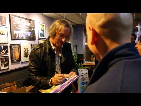 Robert meets Peter Buck at the Kent Stage 2/25/14 (HD)