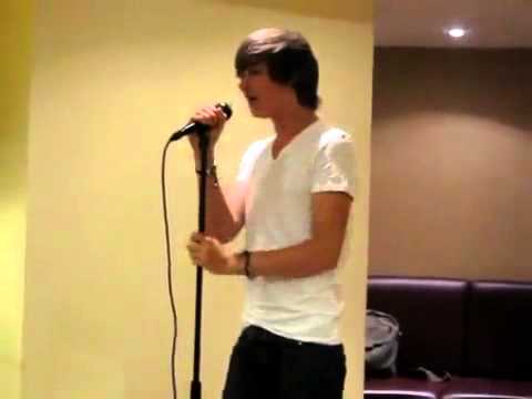 Before One Direction were famous - Liam Payne singing Im yours June 2010