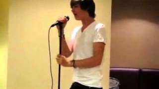 Before One Direction were famous - Liam Payne singing Im yours June 2010