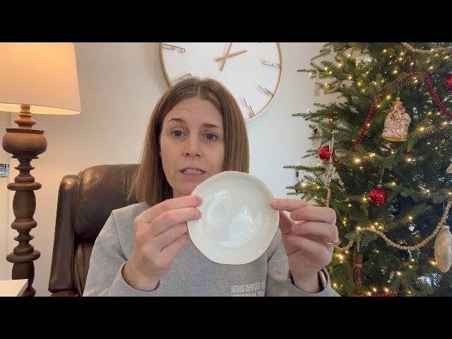 Vídeo relacionado con HOME SMILE Initials Ring Dish Jewery Tray with Personalized M-Monogrammed Engagement Wedding Gifts for Friends,Sister,Birthday Christmas Gifts for Women,Ceramic White