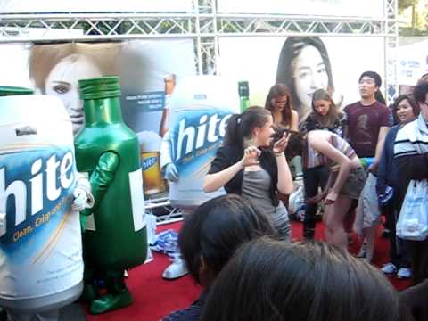 Korean Music Festival 2010 Fan dances to Chocolate Love - Girls Generation (SNSD)