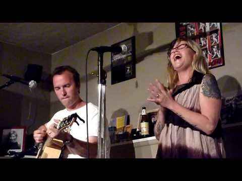 Kay Hanley (Letters to Cleo)-The Wuss Song (Live @Kiva)