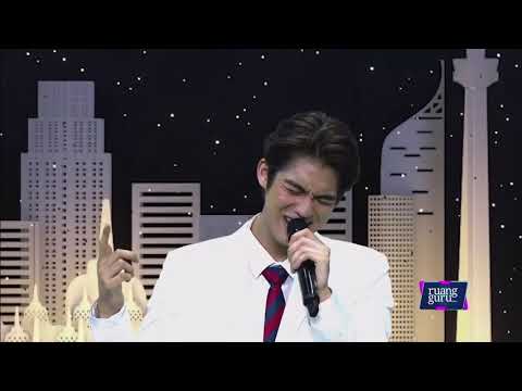 Tiara Andini & Bright Vachirawit - How Deep Is Your Love (at Roboguru Show by Ruangguru)