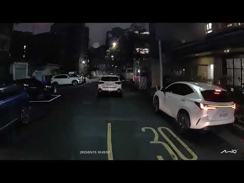 BKV-5395 夜間行車未開大燈。BQL-1612　RFH-3037 巷口轉角紅線停車，不打雙黃燈或放置警告標誌。TDW-7313 巷口轉角紅線併排停車，任意將車輛停在車道上，不打雙黃燈或放置警告標