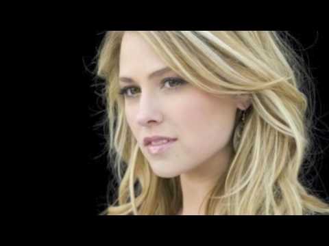 Janell Wheeler - "Prototype" (Acoustic Andre 3000/Outkast Cover) video thumbnail