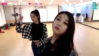 CLC DANCE TO MOMOLAND 'BBOOM BBOOM'