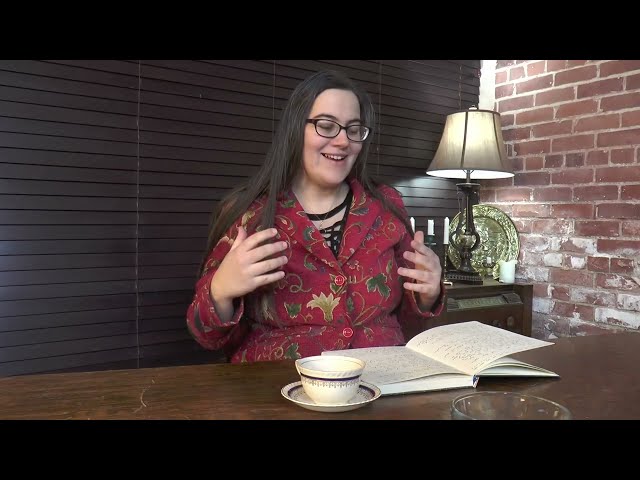 Vídeo relacionado con Managing the Vampire's Mansion: Magiford Supernatural City (English Edition)