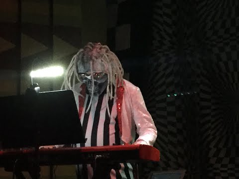 How Do I Get My Band On Tour? Music Management 101