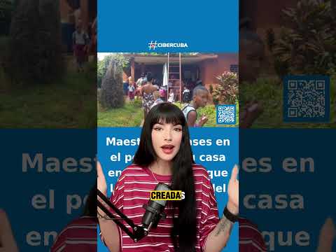 Maestra da clases en el portal de su casa porque la única escuela del poblado está en ruinas