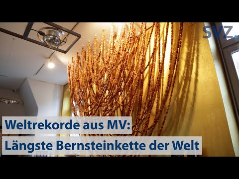 In Ribnitz-Damgarten hängt die längste Bernsteinkette der Welt