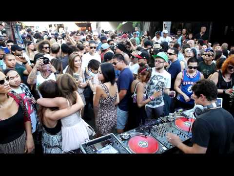 213* Cosmo Baker @ The Do Over July 17th 2011