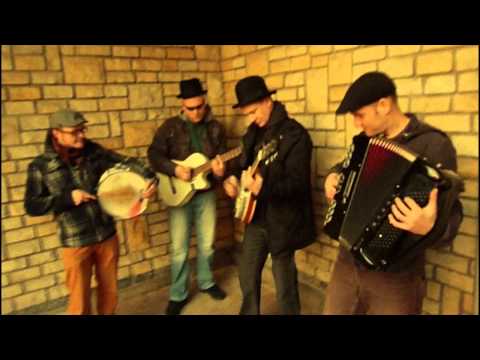 Makabunda w terenie_obraz ruchomy z dźwiekiem