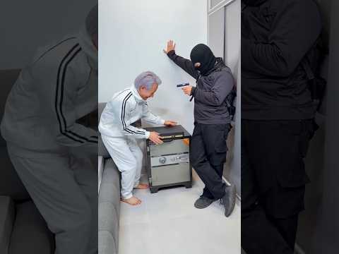 “He Wanted to Fight Ended Up Assisting the Thief-mini wood toywoodworking art skillwood hand #shorts