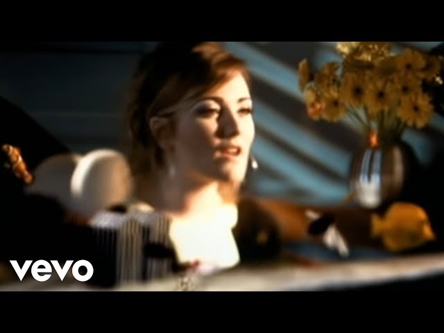 La Oreja de Van Gogh - La Playa (Official Video) La Oreja de Van Gogh - La Playa (Official Video)
