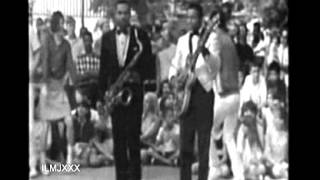 Bobby Moore & The Rhythm Aces - Searching For My Baby (Rare Video Footage)