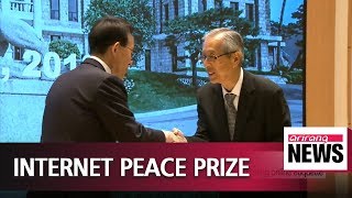 Internet Peace Prize laureate being presented with his award.