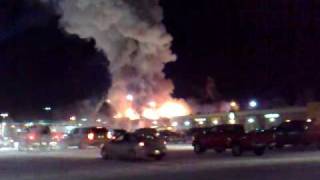 preview picture of video 'Spruce Grove, Ab 'Kelseys Restaurant Fire Jan 2nd/09' #1'