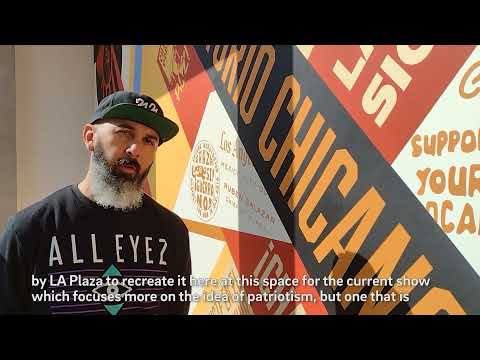 O artista Oscar Magalles explica o mural criado pelo 3B Collective para o LA Plaza