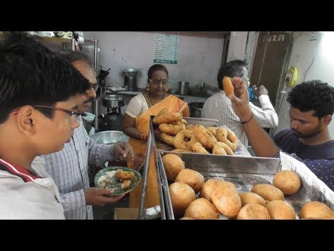 S S Tiffin Center Hyderabad - Poori 4 Piece @ 20 rs - Hyderabad Street Food Loves You