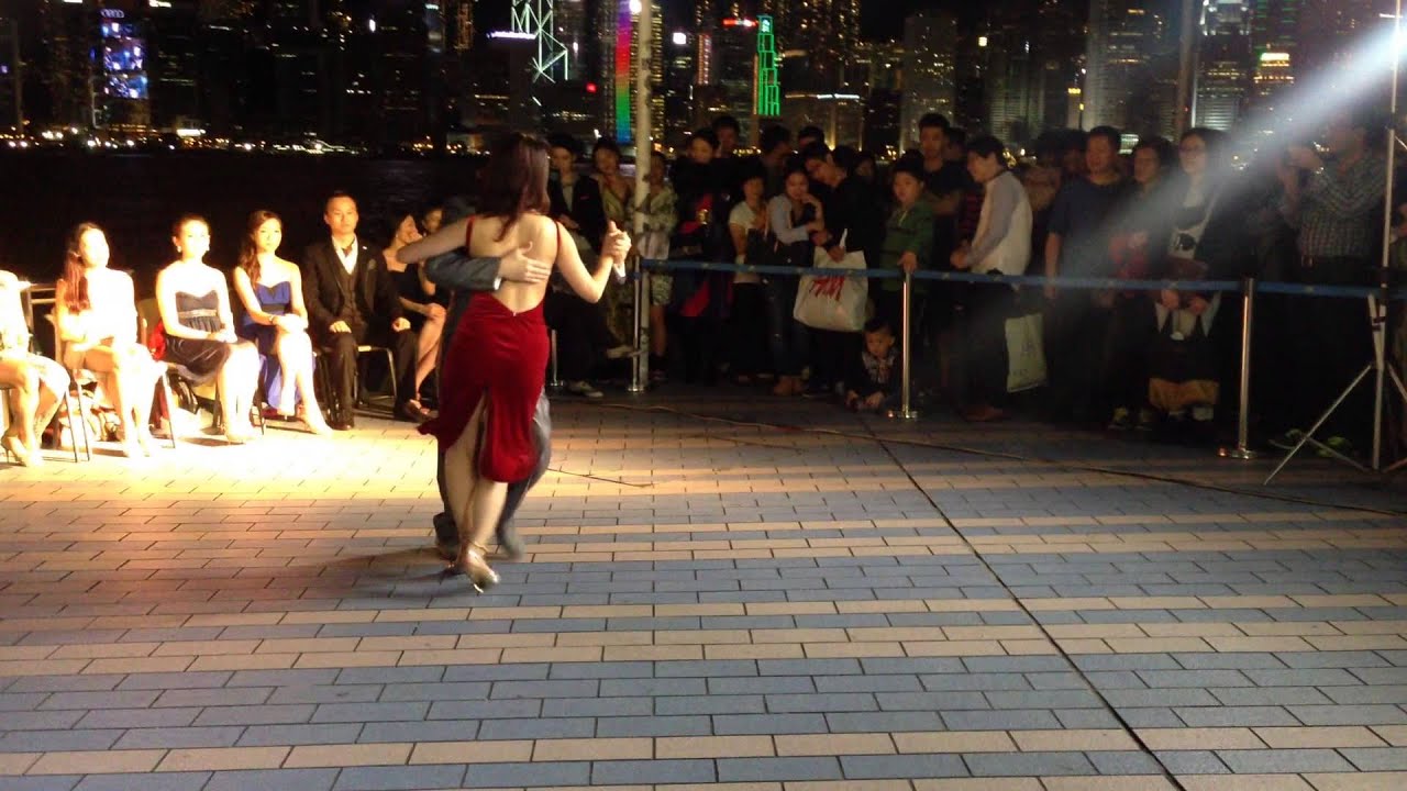 Raymond Chu y Lily Cheng 2/2 at Outdoor Milonga at Avenue of Stars | 星光大道的探戈