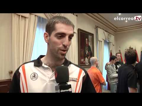 Recepción del Ayuntamiento de Vitoria-Gasteiz al Aurteneche Maquinaria Araberri