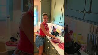 Download lagu Canning watermelon?!? Sign me up!!!! 🍉🙌🏽❤️#canning #garden #summer #recipes @EmilyannRoberts mp3