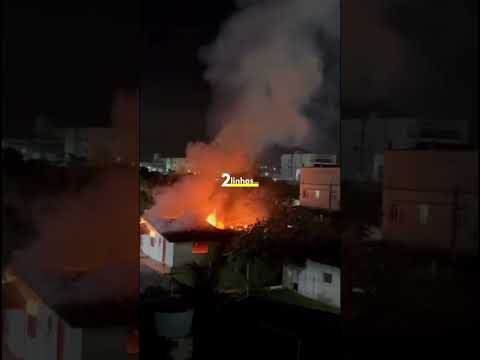 🔥 INCÊNDIO ATINGE CASA NO CENTRO DE SOMBRIO DURANTE A NOITE