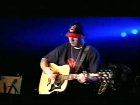 download lagu mp3 mp4 Everlast Eat At Whiteys, download lagu Everlast Eat At Whiteys gratis, unduh video klip Everlast Eat At Whiteys