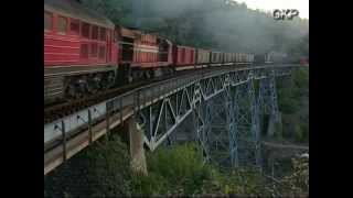 preview picture of video 'MLW MX 627& BDZ LUDMILLA (Double Traction) on freight trains at Edessa.'