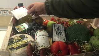 Hay que comer fruta y verduras también.