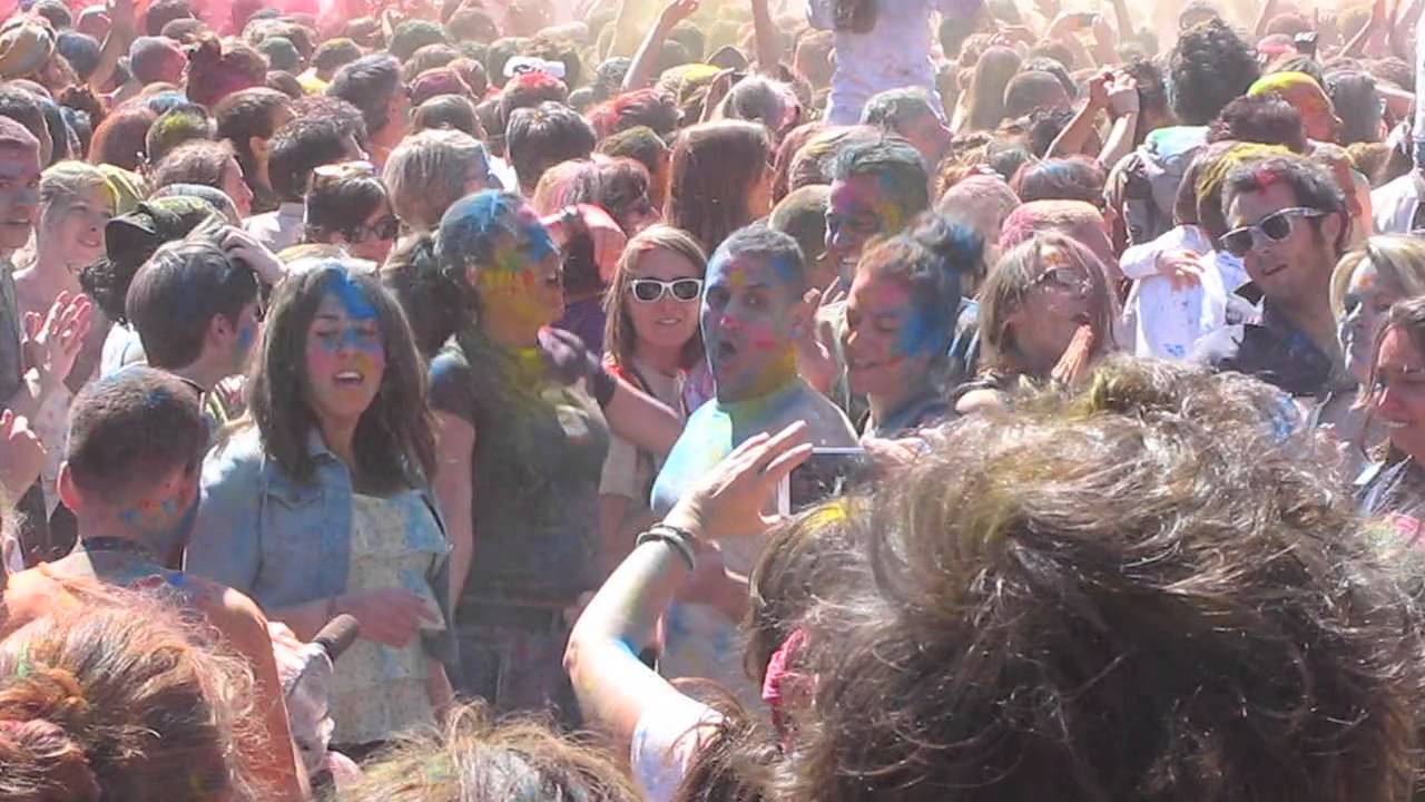 Miniature de la vidéo La fête est finie, documentaire de Nicolas Burlaud - Bande-annonce du film La fête est finie