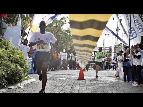 Sujud Syukur Imigran Asal Somalia Setelah Juarai Port Run Pelindo IV