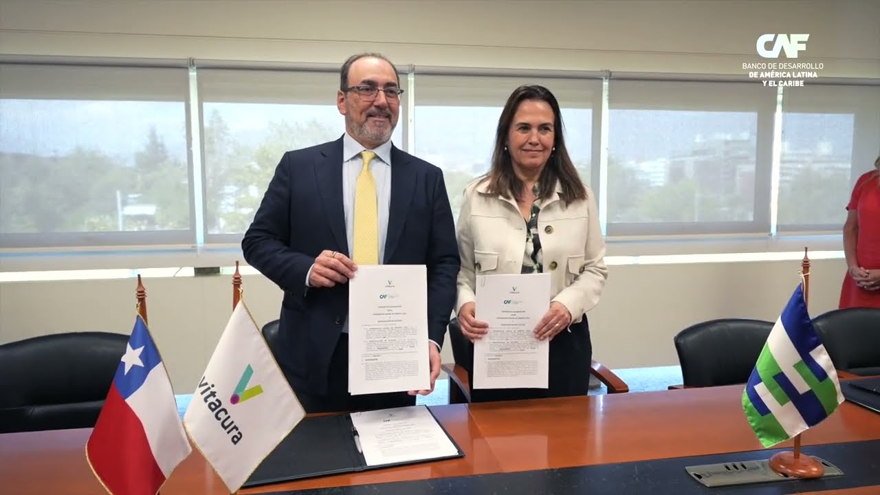 CAF y Municipalidad de Vitacura firman acuerdo para impulsar Centro de Emprendimiento e Innovación.