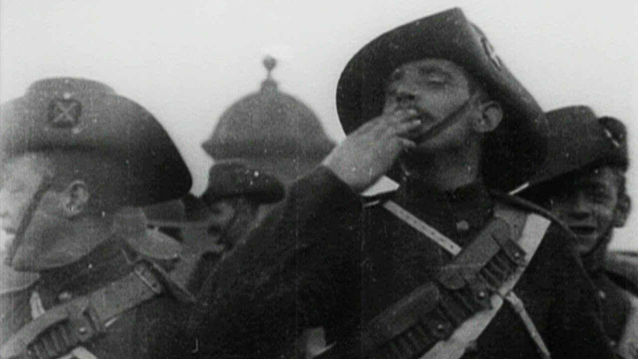 Royal Scots Regiment at Edinburgh Castle (1901) | Britain on Film