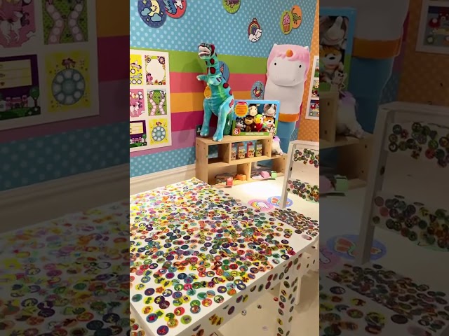 Vídeo relacionado con Melissa & Doug, Sticker Wow, Bloc de Actividades de 24 páginas y estampador de Pegatinas, 300 Pegatinas, Juguete antiestrés de Manualidades con Personaje Coleccionable, Conejito