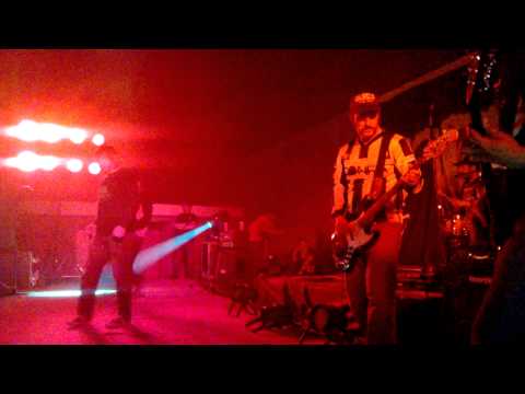 Dos minutos - Barricada policial - Señor oficial