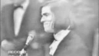 Ronnie Von cantando "A Praça" - 1967