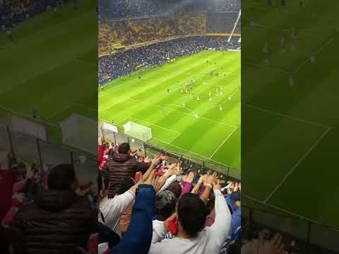 "La Hinchada del Bolso Antes del partido Contra Boca En La Bombonera" Barra: La Banda del Parque &bull; Club: Nacional