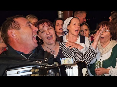 OD IZVORA DVA PUTIĆA VODE NA DVE STRANE @DRUŽENJE U LAĐEVCU NAKON SVETE MISE,KORDUNAŠI,LIČANI I DR.