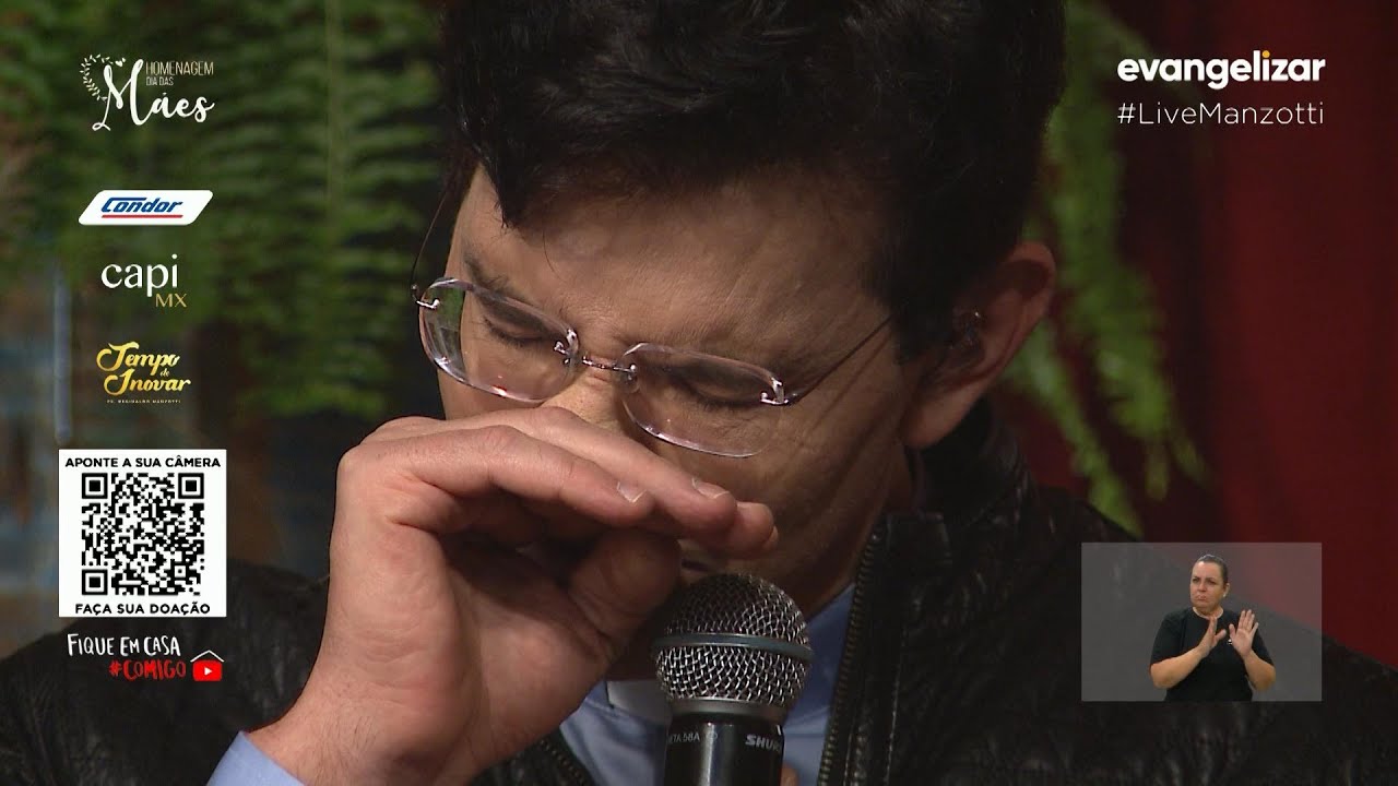 @PadreManzottiOficial se emociona ao lembrar de sua mãe na #LiveManzotti