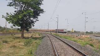 preview picture of video 'Reinaugural  1st official run of Tata antyodaya express entering rajnandgaon with sun shinning LHBs'