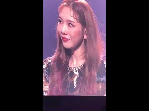 181021 Taeyeon crying while singing 'I' with fans - 's concert Day 2 in Seoul